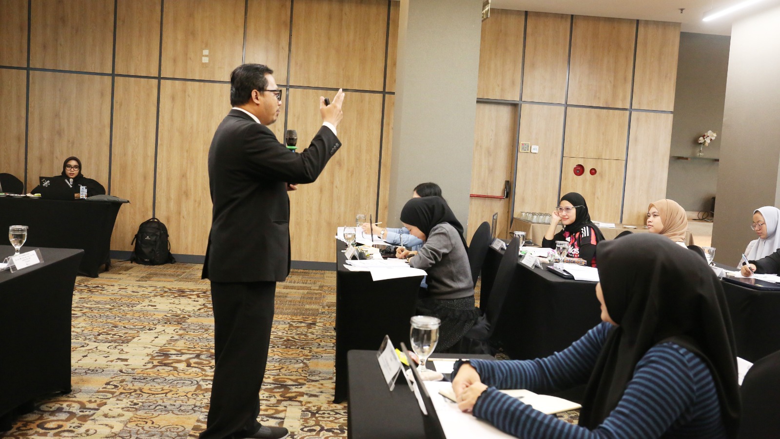 Dr. Ikhwan Ashadi - Pendiri & Utama Managing Partner Pakar Kepabeanan