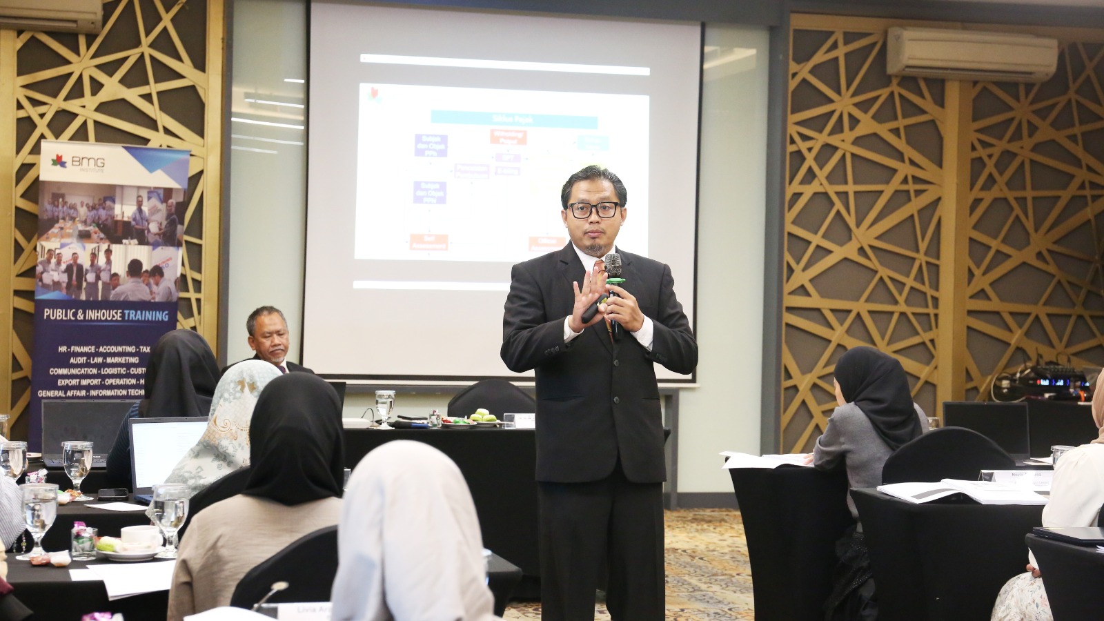 Dr. Ikhwan Ashadi - Pengajar Utama Pelatihan Kepabeanan Pakar Kepabeanan